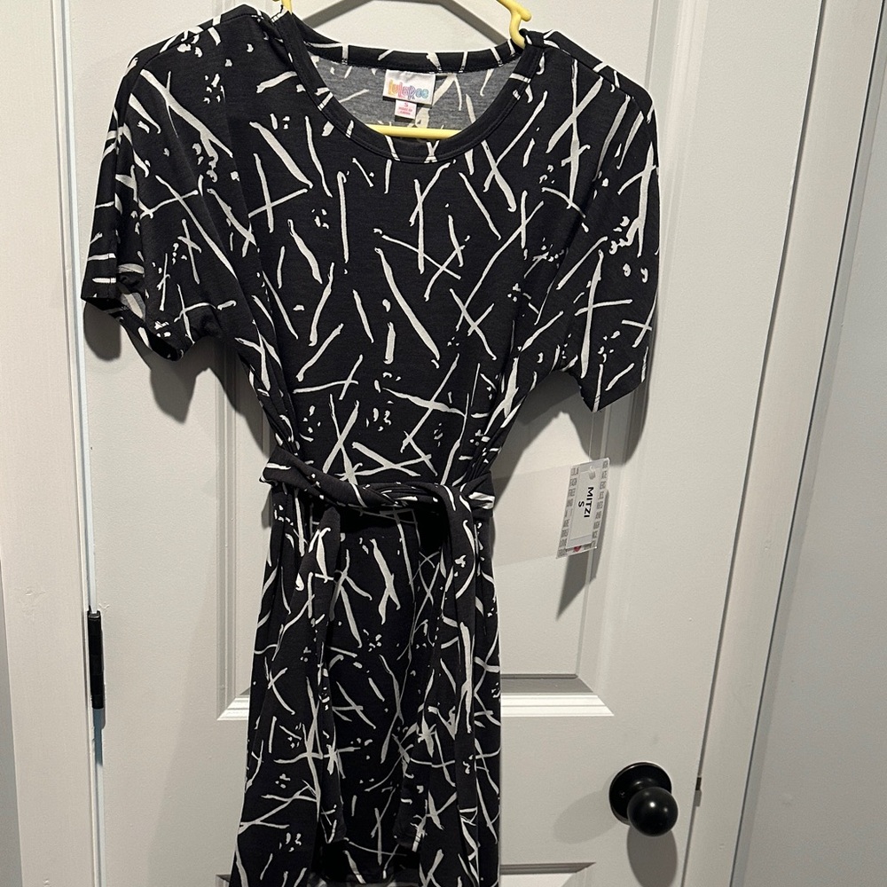 LuLaRoe Black and White Abstract Midi Mitzi